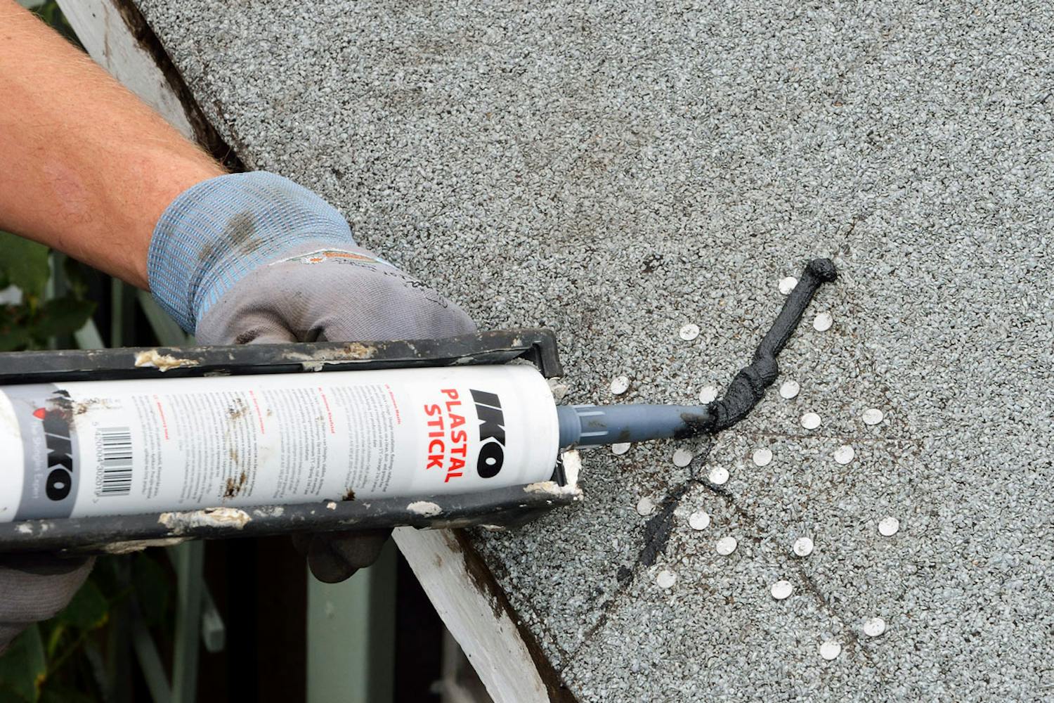 Hur undviker jag bubblor i mitt takpapp?